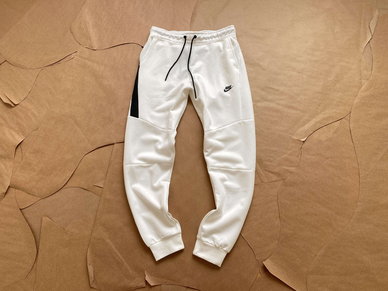 Conjunto Tech Fleece Nike -Branco