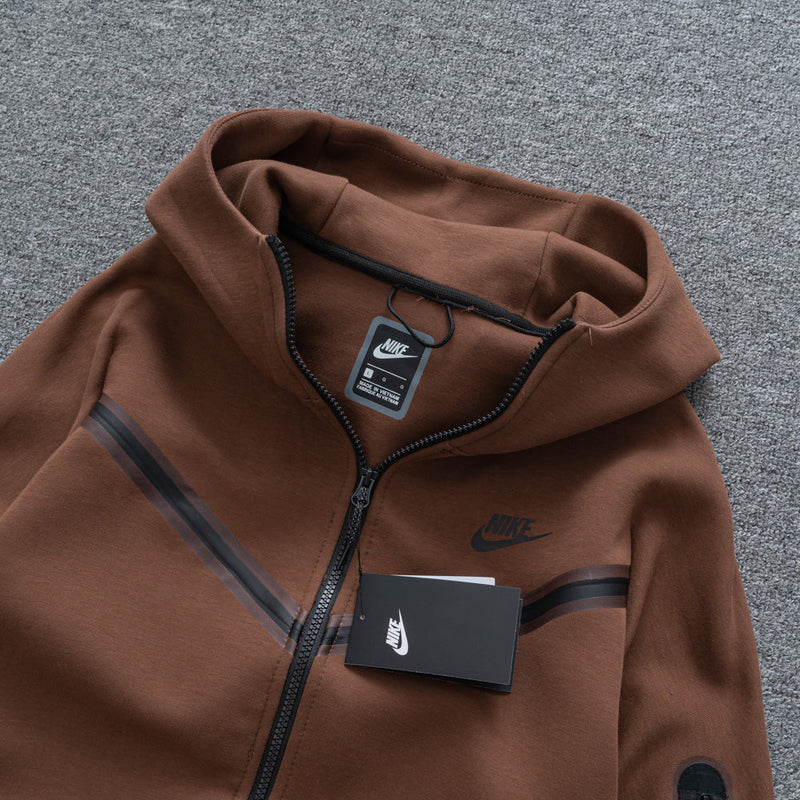 Conjunto Tech Fleece Nike - Marrom